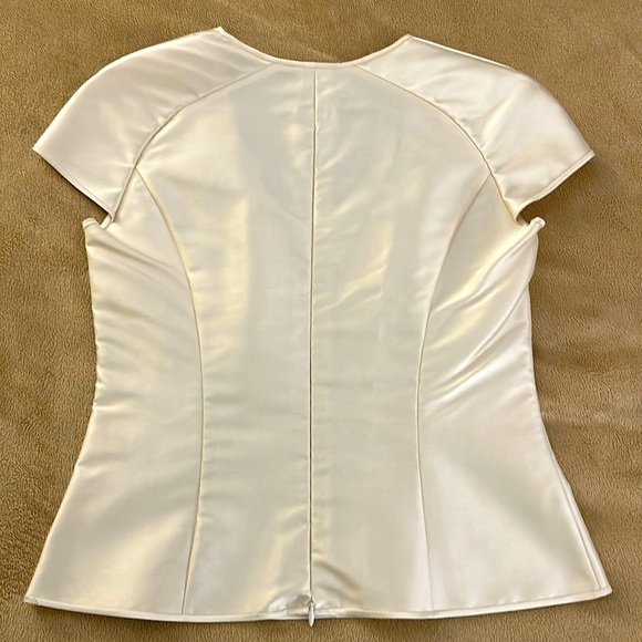 Off white , gold tone taffeta blouse with zipper in the back , size 6 - Picture 3 of 3